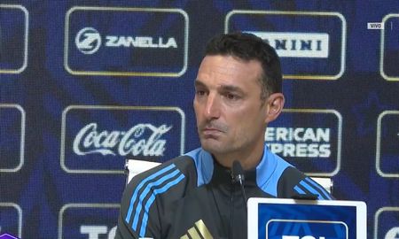 Lionel Scaloni se emocionó el conferencia de prensa ante la pregunta de un periodista. Lionel Scaloni se emocionó el conferencia de prensa ante la pregunta de un periodista.