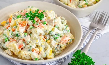 La receta low cost de ensalada de papas navideña para hacer con menos de $1900 La receta low cost de ensalada de papas navideña para hacer con menos de $1900