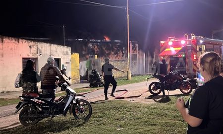 El incendio se desató en un galpón de barrio Candioti Norte, informaron desde el Ministerio de Seguridad. El incendio se desató en un galpón de barrio Candioti Norte, informaron desde el Ministerio de Seguridad.