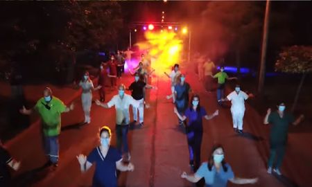 El emotivo video de los trabajadores de un hospital bonaerense al ritmo de Jerusalema El emotivo video de los trabajadores de un hospital bonaerense al ritmo de Jerusalema