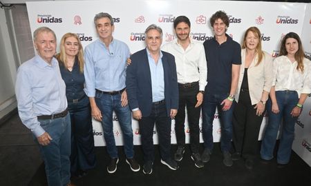 El encuentro marcó el cierre de una campaña que recorrió gran parte del país, con actos en Córdoba, Jujuy, Puerto Madryn y Santa Fe. El encuentro marcó el cierre de una campaña que recorrió gran parte del país, con actos en Córdoba, Jujuy, Puerto Madryn y Santa Fe.