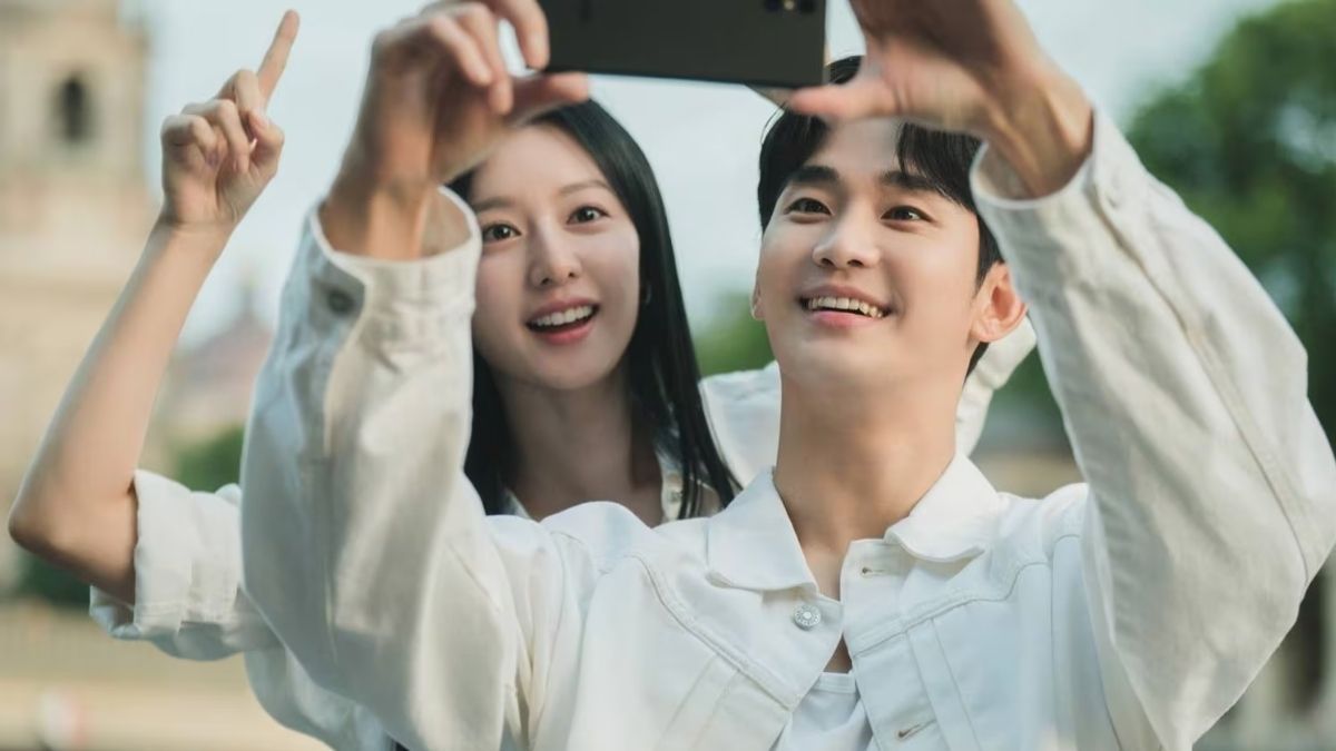 La tía de Kim Sae Ron alega que el actor salió con la fallecida actriz desde que tenía 15 años y lo culpa por su muerte. La tía de Kim Sae Ron alega que el actor salió con la fallecida actriz desde que tenía 15 años y lo culpa por su muerte.