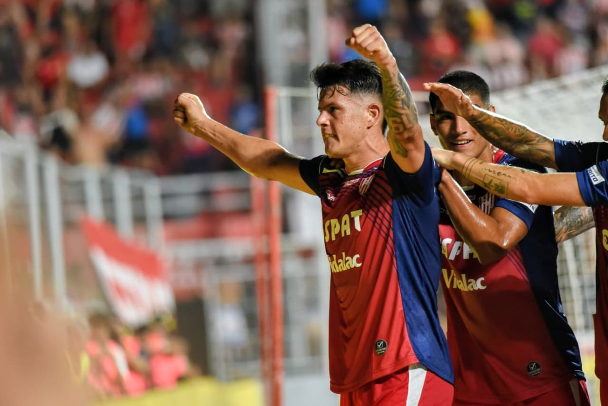 Estigarribia volvió al gol, tras un remate firme desde el punto penal. Estigarribia volvió al gol, tras un remate firme desde el punto penal.