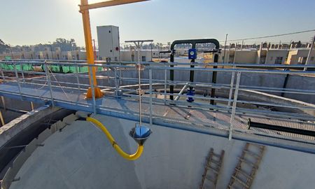 Una de las ventajas de estas plantas modulares es poder ejecutar otro módulo paralelo para tratar los efluentes de mayor cantidad de gente. En una primera etapa, la obra se va a hacer para un solo módulo de hasta 3.000 personas y está proyectado ejecutar otro módulo en un futuro y duplicar su capacidad. Una de las ventajas de estas plantas modulares es poder ejecutar otro módulo paralelo para tratar los efluentes de mayor cantidad de gente. En una primera etapa, la obra se va a hacer para un solo módulo de hasta 3.000 personas y está proyectado ejecutar otro módulo en un futuro y duplicar su capacidad.