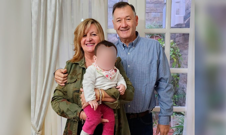 decidieron ser un hogar de transito y cuidaron bebes en adopcion durante mas de 20 anos