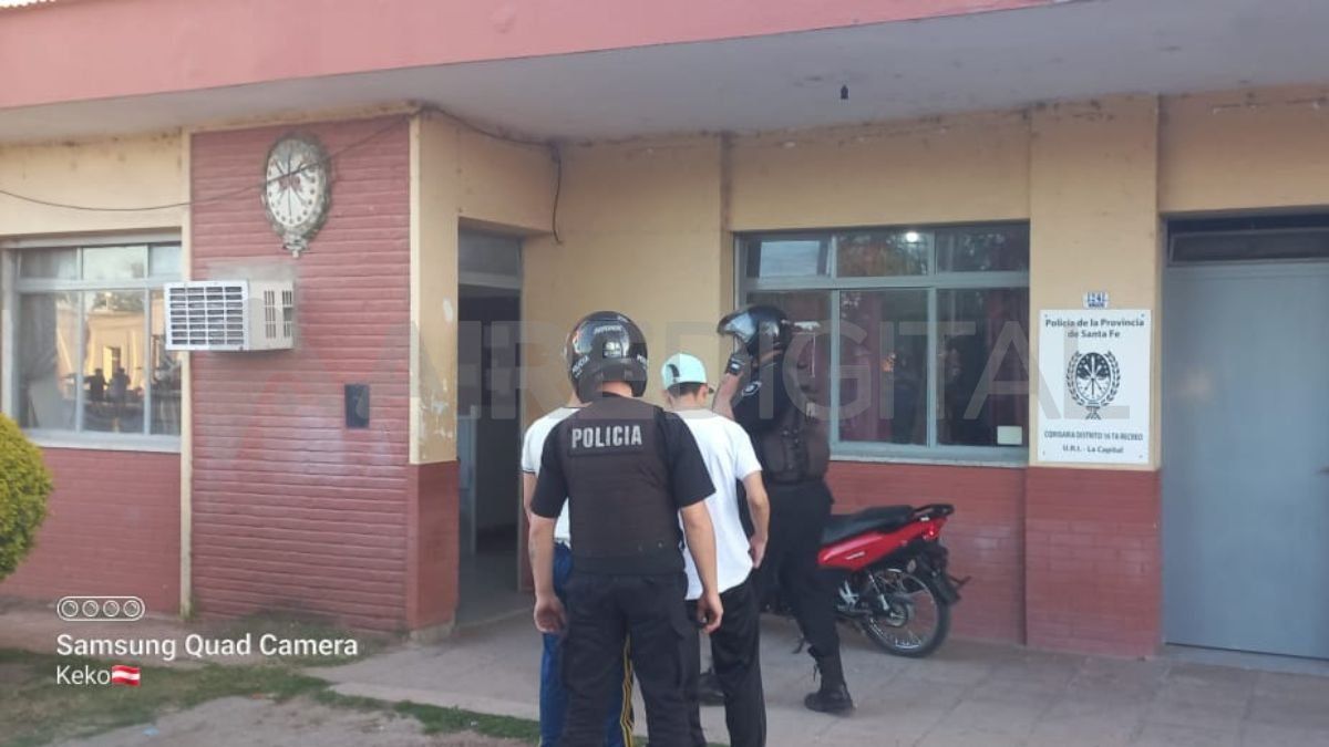 Los jóvenes fueron trasladados a la Comisaría 16° de Recreo.
