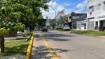 Robaron una camioneta en Galicia al 1900: un trabajador se bajó a entregar un pedido y se la llevaron