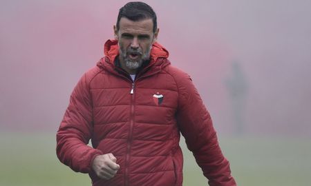 Andrés Yllana, técnico de Colón. Andrés Yllana, técnico de Colón.