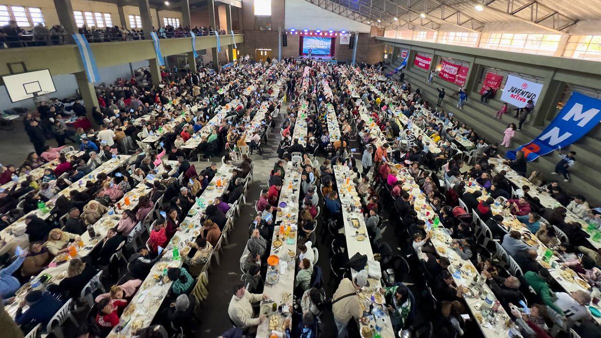 El encuentro del Partido Socialista convocó a más de 1.500 personas y se transformó en una clara muestra de consolidación interna y crecimiento sostenido. El encuentro del Partido Socialista convocó a más de 1.500 personas y se transformó en una clara muestra de consolidación interna y crecimiento sostenido.