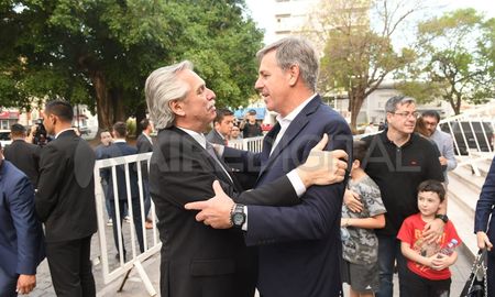 Alberto Fernández visitó la Municipalidad de Santa Fe y se reunió con el intendente Emilio Jatón Alberto Fernández visitó la Municipalidad de Santa Fe y se reunió con el intendente Emilio Jatón