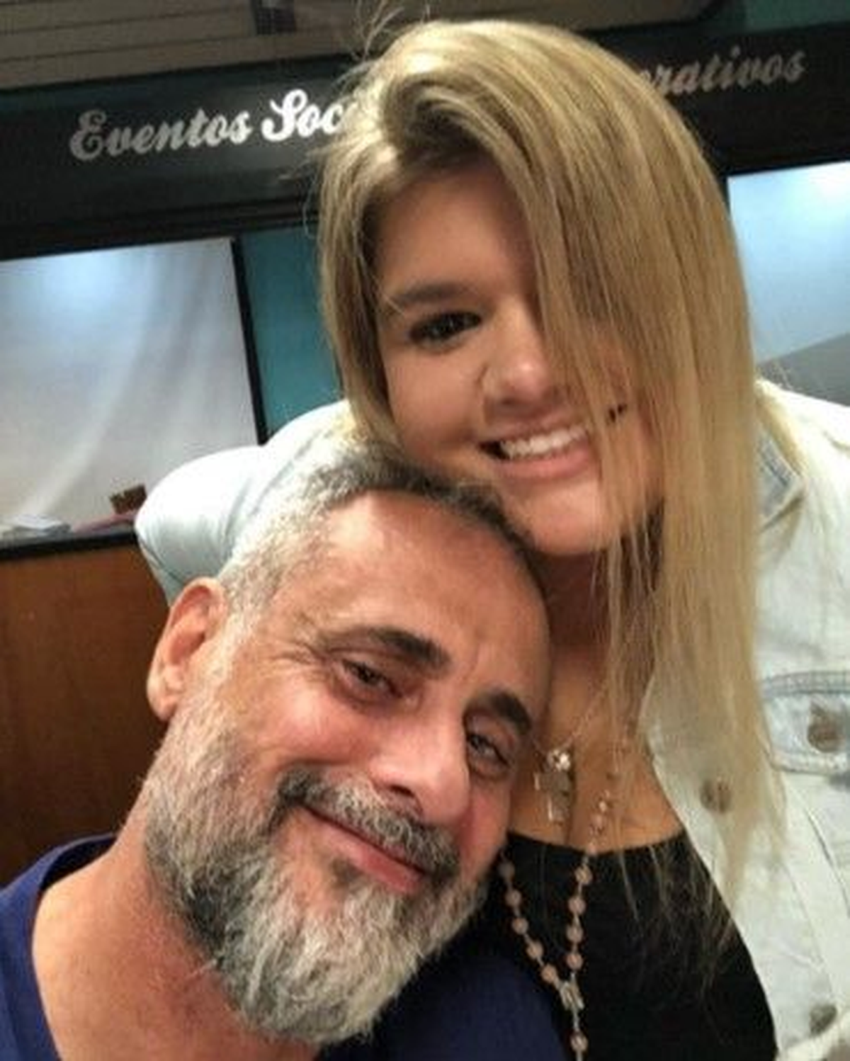 Morena junto su padre, Jorge Rial. Morena junto su padre, Jorge Rial.