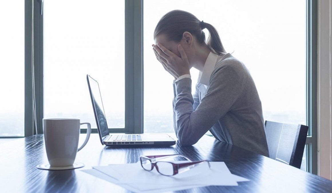 El proyecto define los alcances de los conceptos de violencia y acoso laboral y equipara las intimidaciones físicas o con acceso carnal con las psicológicas.