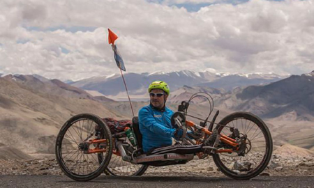 El argentino que escaló el Himalaya a pesar de no poder caminar El argentino que escaló el Himalaya a pesar de no poder caminar