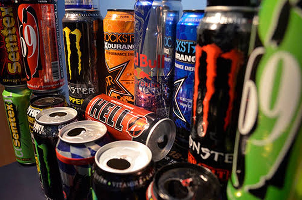 La propuesta establece que ningún comercio, kiosco, supermercado, estación de servicio, local bailable, evento masivo o plataforma de venta online podrá vender o entregar bebidas energizantes a menores de edad. La propuesta establece que ningún comercio, kiosco, supermercado, estación de servicio, local bailable, evento masivo o plataforma de venta online podrá vender o entregar bebidas energizantes a menores de edad.