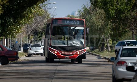 Por segunda vez en menos de un mes, el secretario de Transporte de la provincia, Osvaldo Miatello, marcó su disconformidad con el gobierno central por el reparto de los subsidios para el transporte de pasajeros. Por segunda vez en menos de un mes, el secretario de Transporte de la provincia, Osvaldo Miatello, marcó su disconformidad con el gobierno central por el reparto de los subsidios para el transporte de pasajeros.