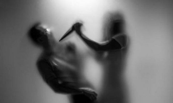 Los 3 signos más traicioneros que seguro te apuñalan por la espalda