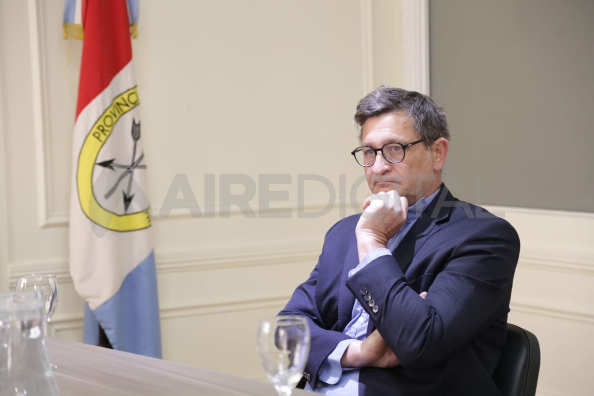 El Concejo de Santa Fe distinguió al periodista de AIRE Germán de los Santos. El Concejo de Santa Fe distinguió al periodista de AIRE Germán de los Santos.