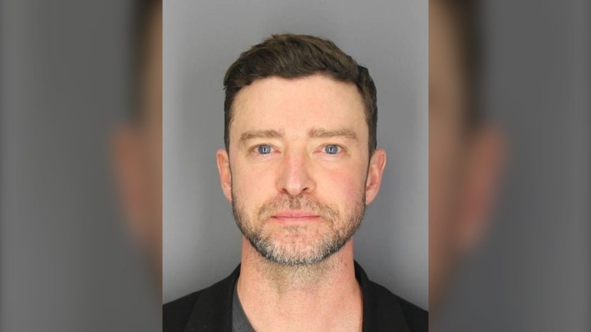 El cantante Justin Timberlake fue detenido por manejar borracho en Los Hamptons. El cantante Justin Timberlake fue detenido por manejar borracho en Los Hamptons.