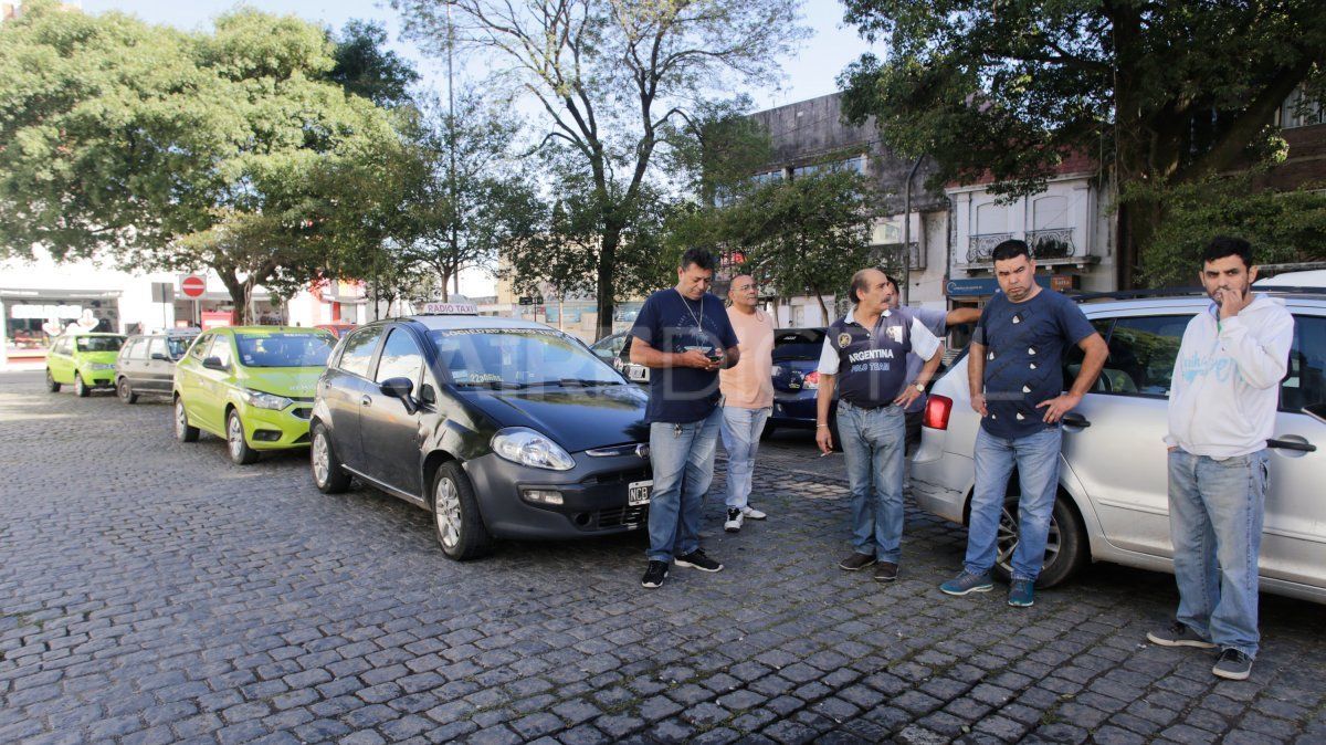 Taxistas y remiseros de la ciudad de Santa Fe se manifestarán en rechazo a Uber