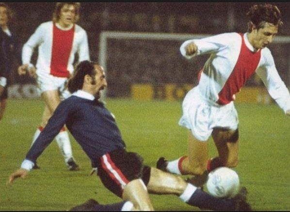 Johan Cruyff y su visita al “Doble Visera”: a 47 años de su único partido en Argentina