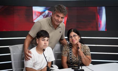 Estela y su hijo, Luciano Callejo visitaron los estudios para participar de la iniciativa que busca colaborar con 1350 familias. Estela y su hijo, Luciano Callejo visitaron los estudios para participar de la iniciativa que busca colaborar con 1350 familias.