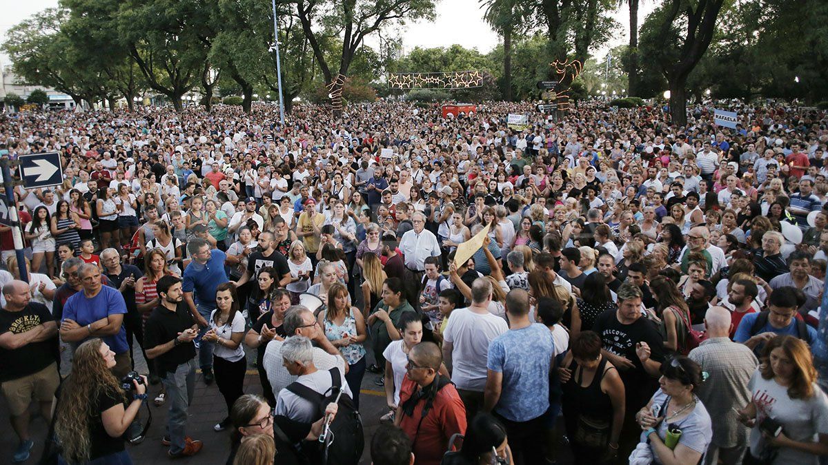 Miles de vecinos de Rafaela se movilizaron contra la inseguridad y pidieron justicia por la muerte de Gonzalo Glaria.