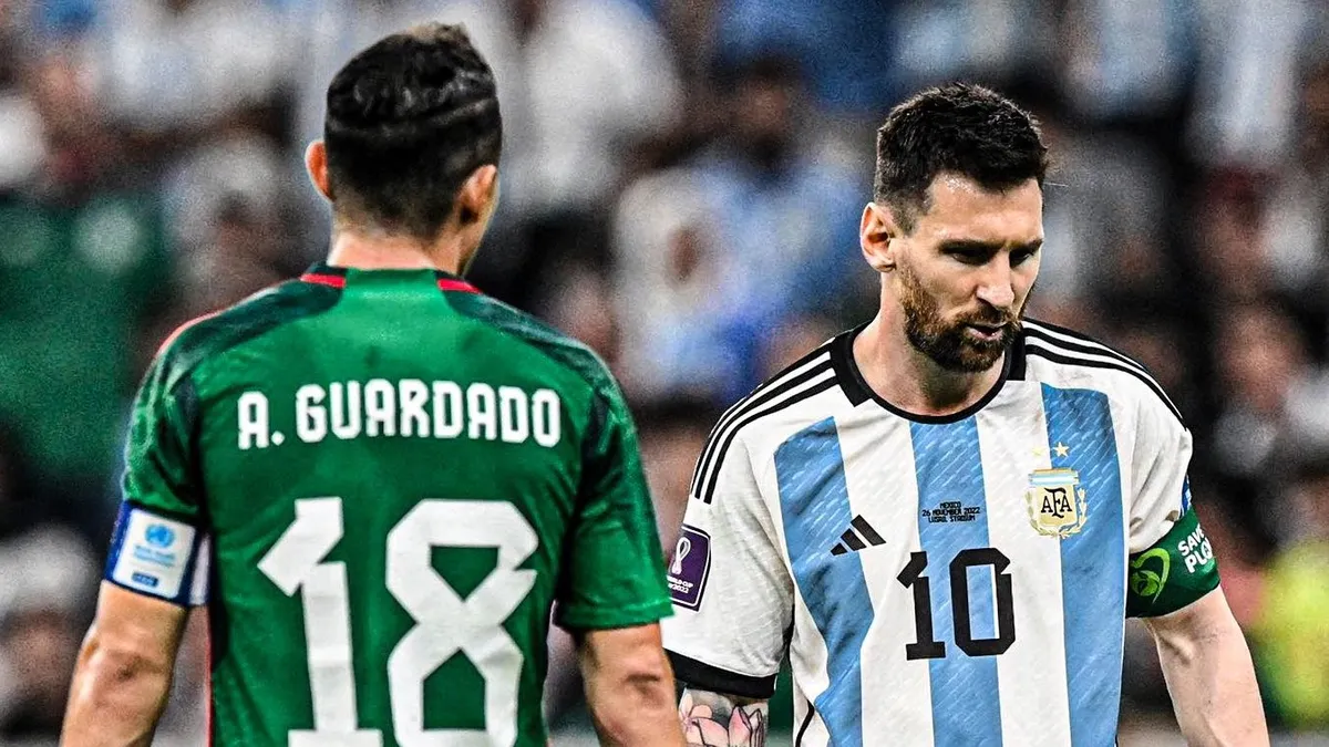 El capitán de México le respondió a Canelo Álvarez por sus críticas a Messi: No sabe lo que es un vestuario