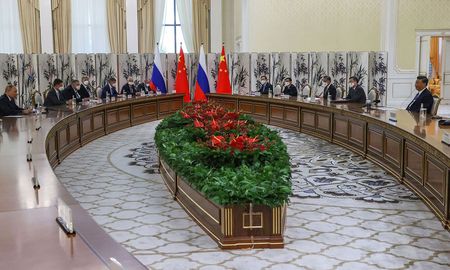 Los mandatarios se reunieron en Uzbekistán. Los mandatarios se reunieron en Uzbekistán.