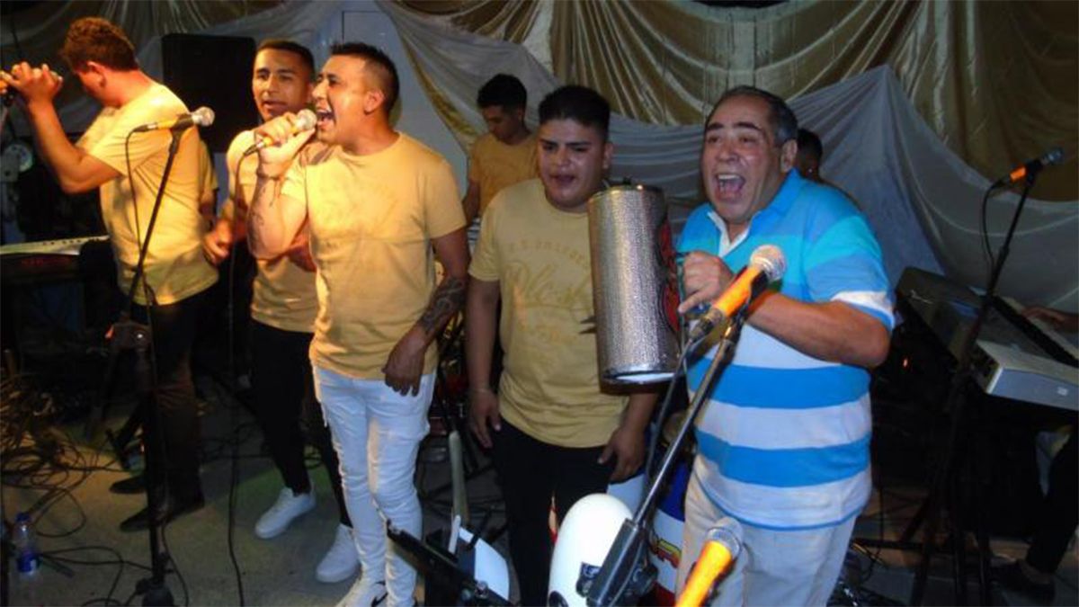 A puro cuarteto y fernet: ganó una fortuna en el Quini 6 y organizó una fiesta para todo el barrio