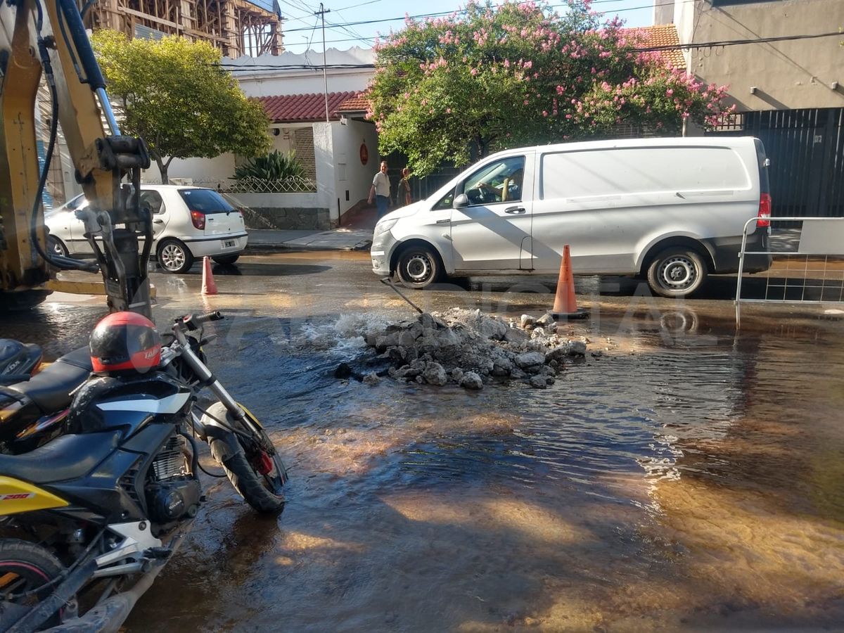 Caño roto en Salvador Caputto 3400