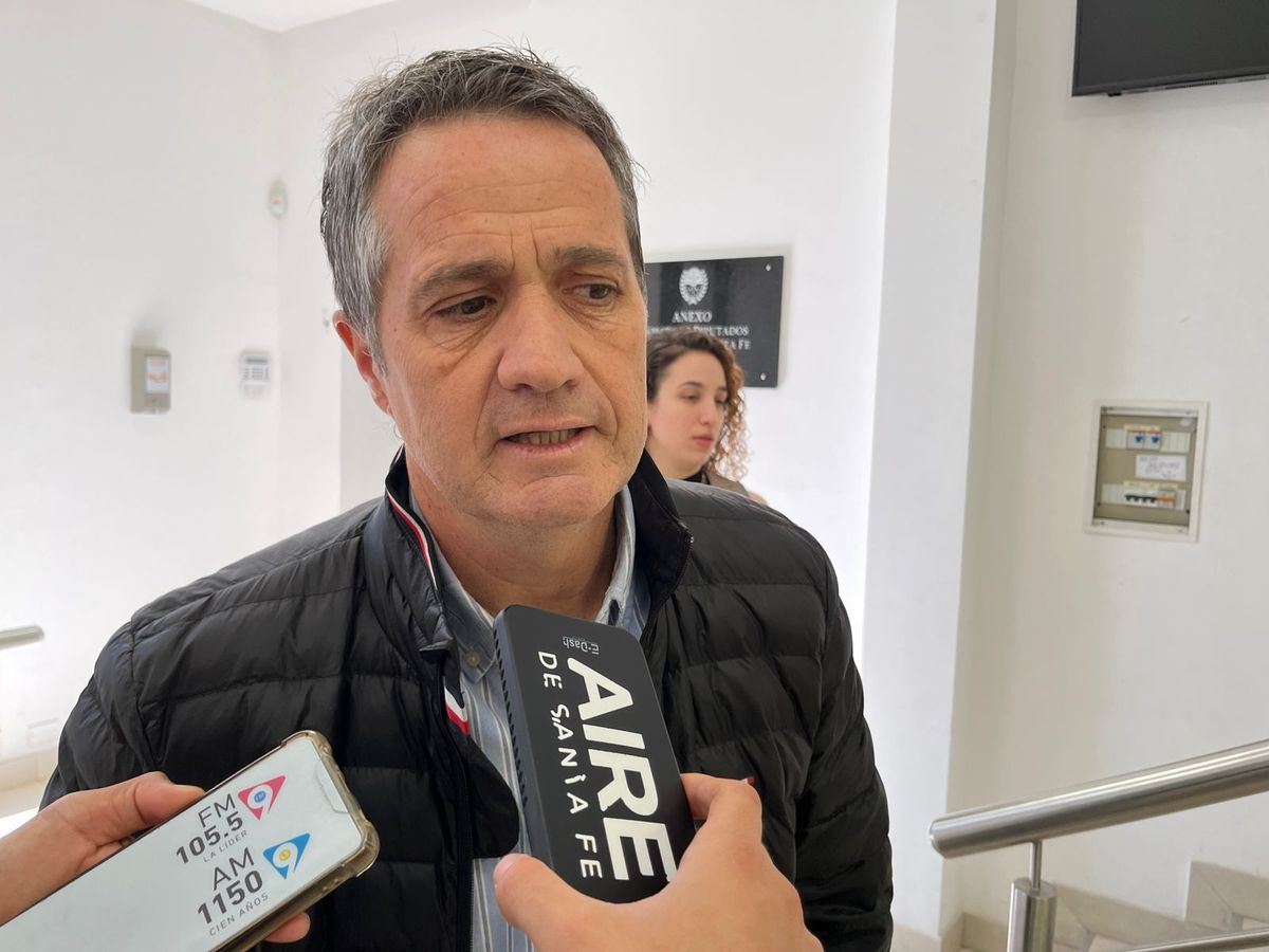 El representante de Atap, Alejandro Clérico, explicó que el encuentro tuvo como objetivo informar a los legisladores sobre “la grave crisis en la que se encuentra inmerso el transporte público de pasajeros a nivel provincial” El representante de Atap, Alejandro Clérico, explicó que el encuentro tuvo como objetivo informar a los legisladores sobre “la grave crisis en la que se encuentra inmerso el transporte público de pasajeros a nivel provincial”