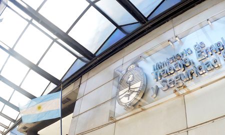 El Gobierno adelantó para el próximo martes la reunión del Consejo del Salario. El Gobierno adelantó para el próximo martes la reunión del Consejo del Salario.