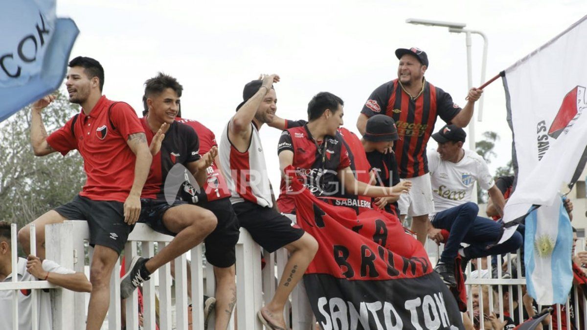 Las 37 mejores fotos de la multitudinaria despedida al plantel de Colón