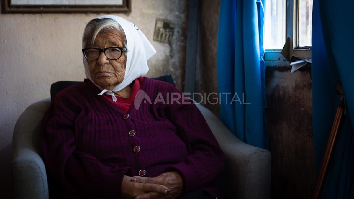 A sus 100 años, Otilia Acuña recordó la inundación de 2003 en barrio Santa Rosa de Lima