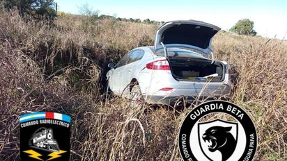 Accidente en la Ruta 2: perdió el control del volante, terminó en un zanjón y quedó atrapada en el auto