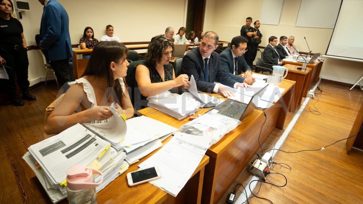 Fiscalía y querella reclaman prisión perpetua; la defensa pide la absolución Fiscalía y querella reclaman prisión perpetua; la defensa pide la absolución