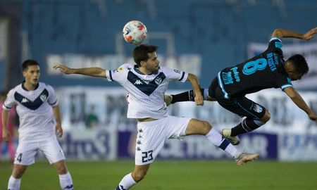 Atlético Tucumán y Vélez empataron 0-0 y desperdiciaron una oportunidad para acercarse a los primeros puestos de la tabla. Atlético Tucumán y Vélez empataron 0-0 y desperdiciaron una oportunidad para acercarse a los primeros puestos de la tabla.