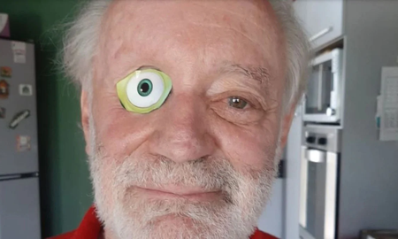 Un cordobés se pegó un ojo de Monsters Inc para que la app Mi Argentina lo reconozca Un cordobés se pegó un ojo de Monsters Inc para que la app Mi Argentina lo reconozca