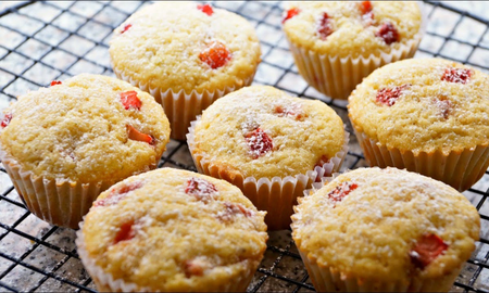 Cómo hacer muffins de frutilla en casa: la receta más fácil Cómo hacer muffins de frutilla en casa: la receta más fácil