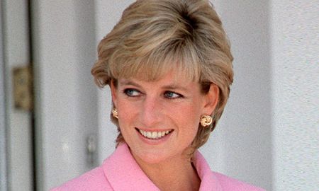 Lady Di recibió un consejo bastante insólito para tener sexo con el príncipe Carlos. Lady Di recibió un consejo bastante insólito para tener sexo con el príncipe Carlos.