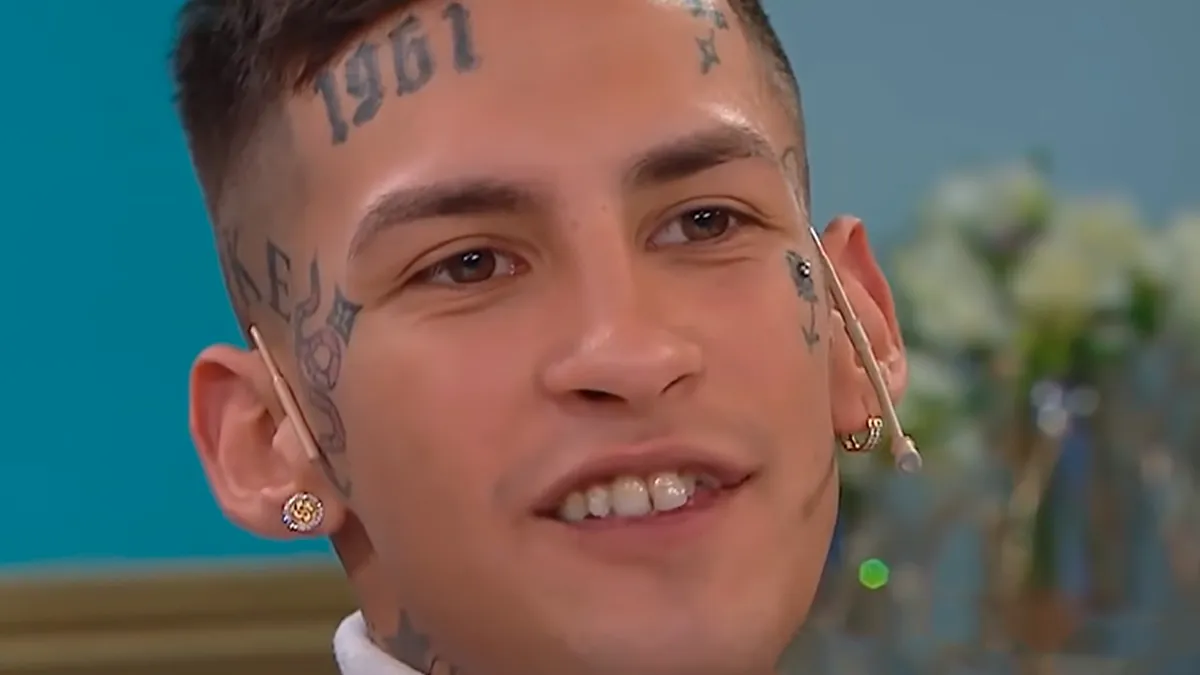 El cantante del momento visitó a Juana Viale y debió aclarar una situación que se dio cuando regresó de su gira por Europa. &nbsp;