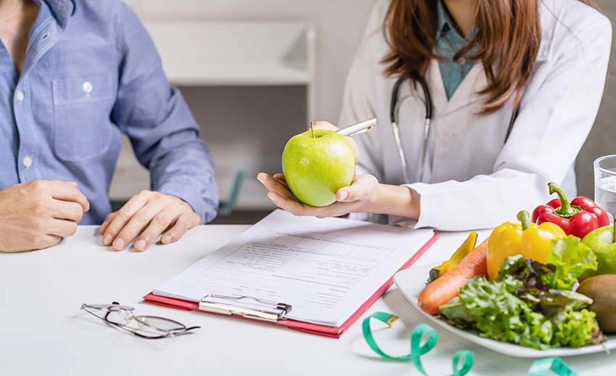 El desafío no es luchar contra esos cambios, sino aprender a acompañarlos con decisiones sostenibles en la alimentación, el movimiento y el descanso.