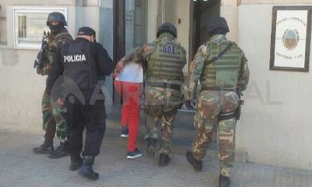 En un allanamiento en San José del Rincón detuvieron al presunto ladrón de un negocio en el barrio Santa Rosa de Lima. En un allanamiento en San José del Rincón detuvieron al presunto ladrón de un negocio en el barrio Santa Rosa de Lima.