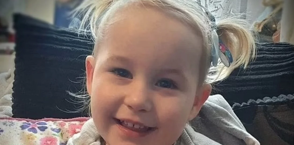 Lola James tenía dos años y fue asesinó de más de 100 golpes por el novio de su madre, el cual dijo que fue atacada por un perro