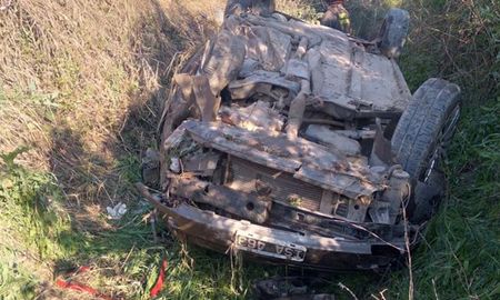 Según informó la policía, alrededor de las 9 de la mañana se advirtió sobre un siniestro vial de un auto marca Volskwagen modelo Voyage que terminó dentro de un zanjón. Según informó la policía, alrededor de las 9 de la mañana se advirtió sobre un siniestro vial de un auto marca Volskwagen modelo Voyage que terminó dentro de un zanjón.