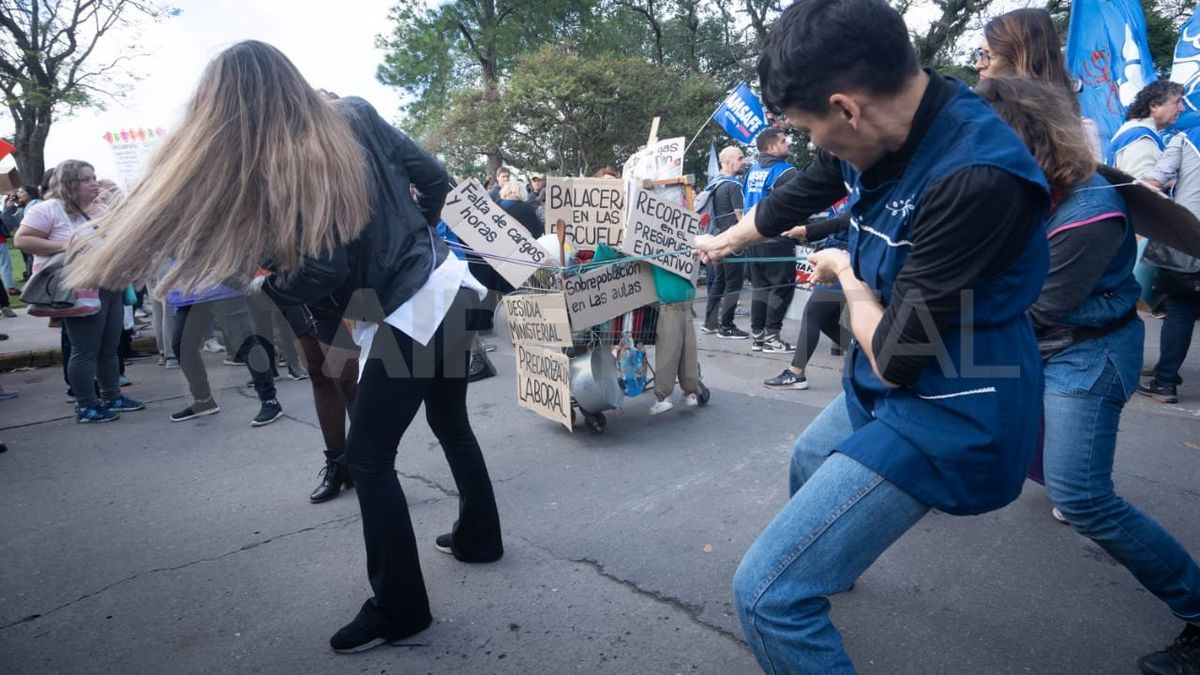 La movilización por el paro docente en Santa Fe. La movilización por el paro docente en Santa Fe.