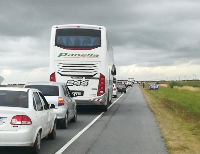 Tras un choque frontal entre dos autos, hay siete heridos