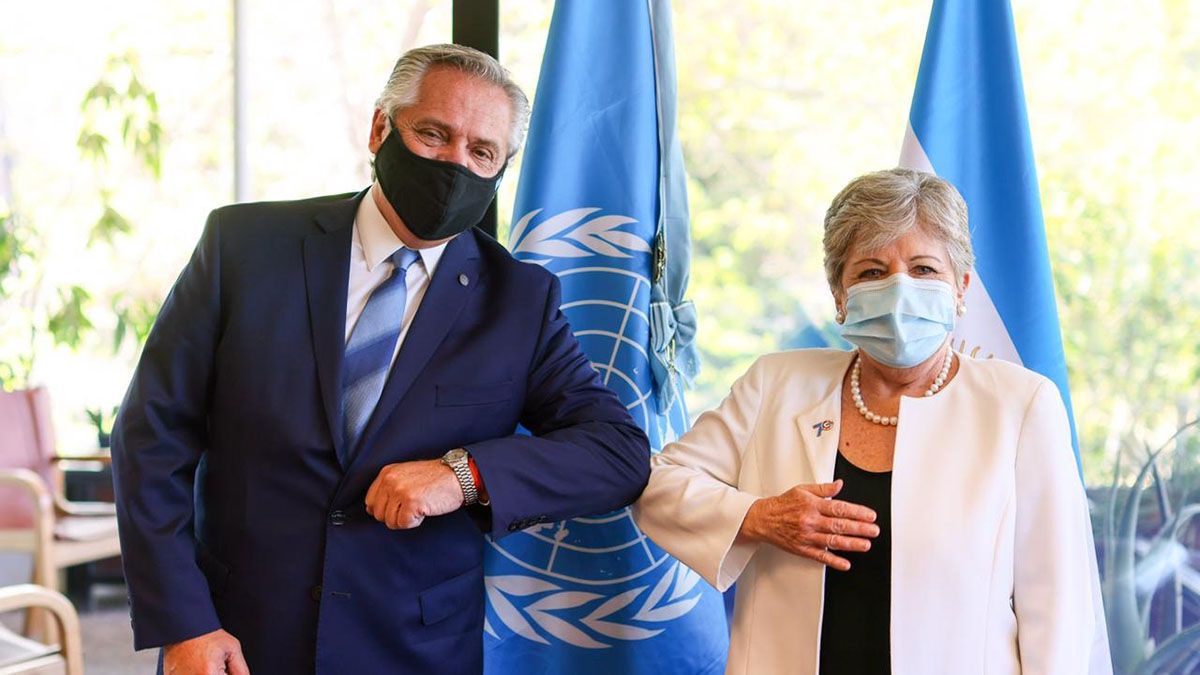 Alberto Fernández junto a Alicia Bárcena, titular del organismo dependiente de la ONU responsable de promover el desarrollo económico y social de la región.