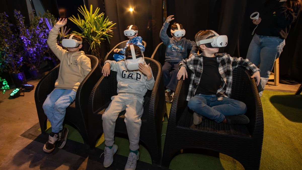 La realidad virtual es una de las mayores atracciones. La realidad virtual es una de las mayores atracciones.