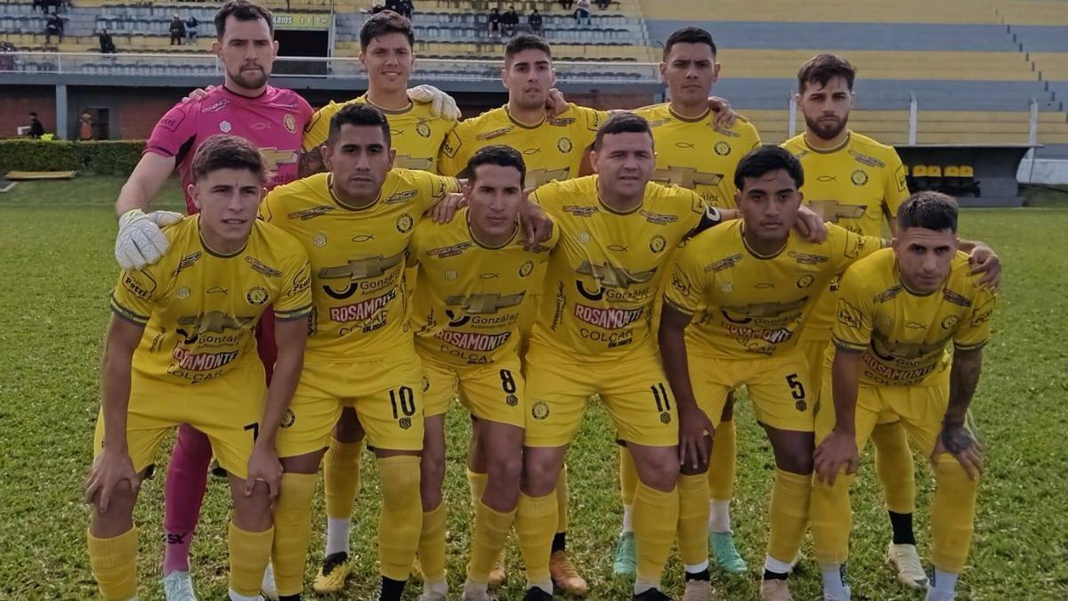 Crucero del Norte perdió 4 a 1 contra a Boca Unidos por una nueva fecha del Federal A y descendió al Torneo Regional Amateur. Crucero del Norte perdió 4 a 1 contra a Boca Unidos por una nueva fecha del Federal A y descendió al Torneo Regional Amateur.